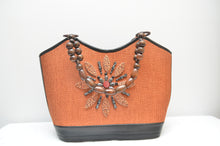 Load image into Gallery viewer, Handmade Sisal hand bag with wooden handle