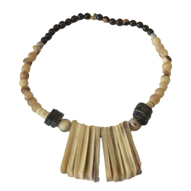 Bead necklace with Cattle horn pendant 1